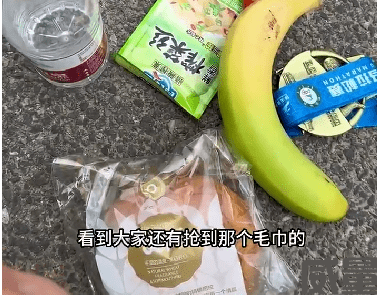 【马拉松最新资讯】23日,包头马拉松鸣枪开跑,任青东、杨花分别获得男子和女子组冠军！现场沦为“吐槽大会”(图15)