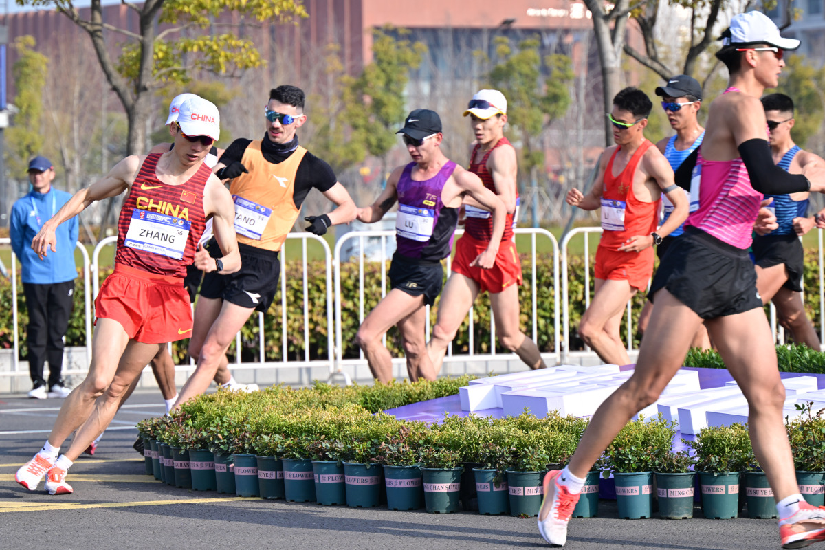 能跑完半马，可以参加全马比赛吗？(图4)