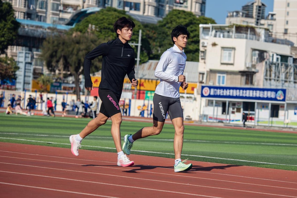 竞速黄金坡差｜拆解炽速2.0SP缓震性与地面感知平衡(图1)